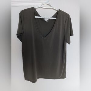 a new day Dark Army Green Short Sleeve V-neck Pullover Size L EUC